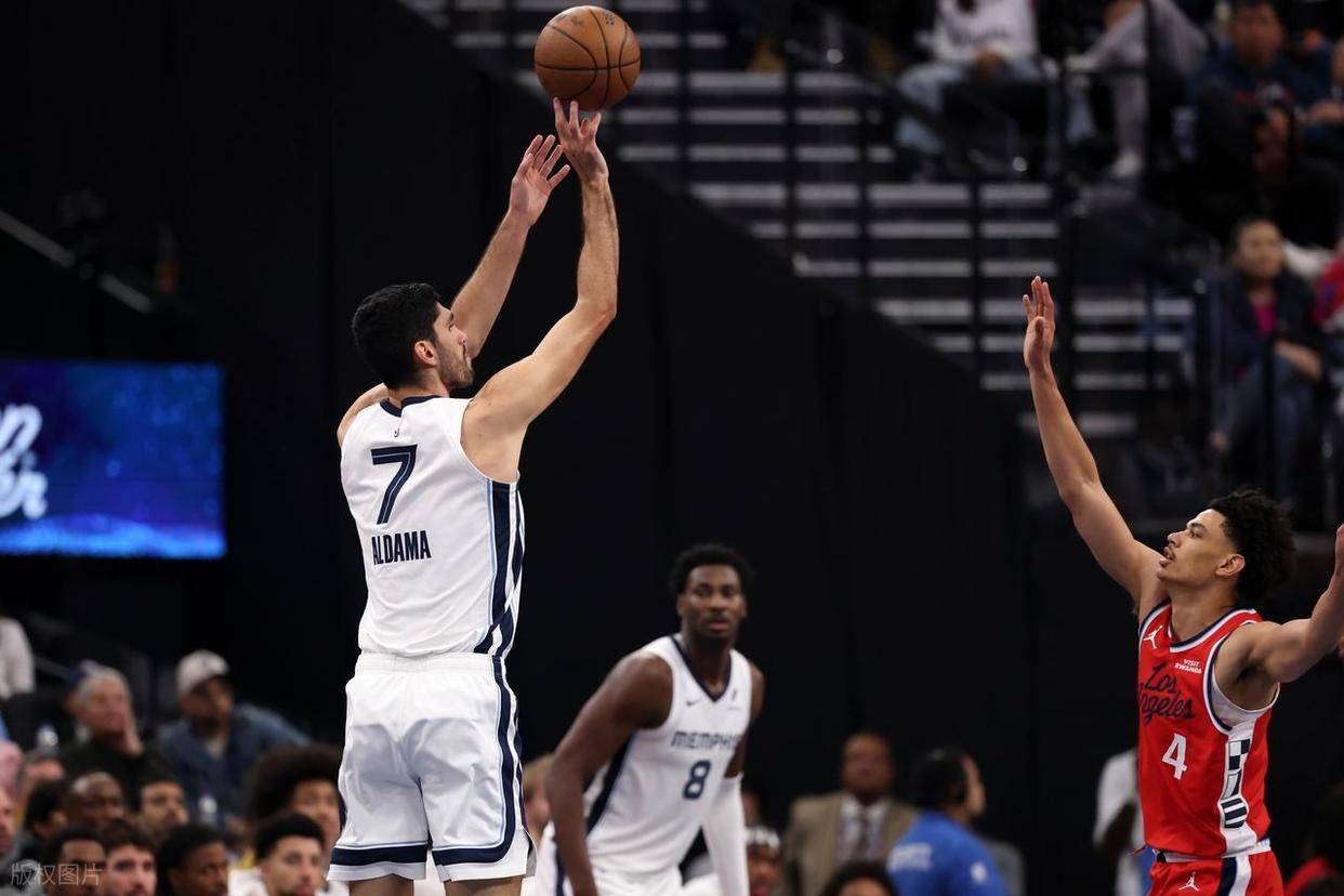 灰熊险胜魔术,伦纳德点燃赛场 灰熊险胜魔术,伦纳德点燃赛场