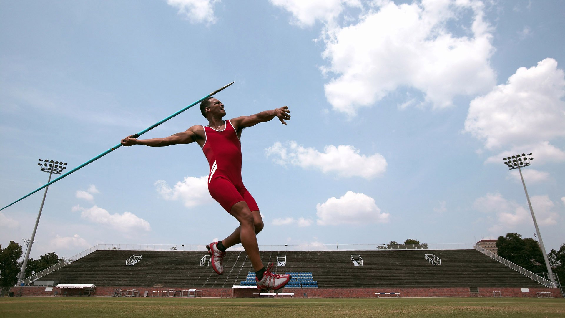 开云体育下载-阿尔瓦雷斯爆发，喀麦隆横扫贝蒂斯，足球世界里的边缘革命